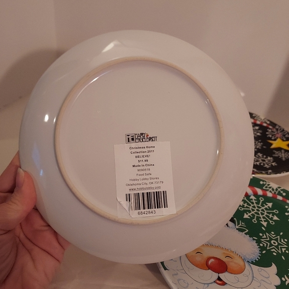 Lot of FOUR (4) Mary Engelbreit Santa Appetizer/Dessert Plates from Hobby Lobby - Picture 3 of 14